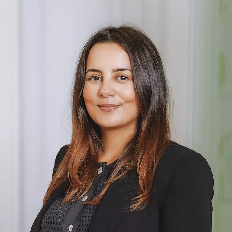 Portrait de Manel Aouam - Conseiller en investissements financiers - Groupe Yzor